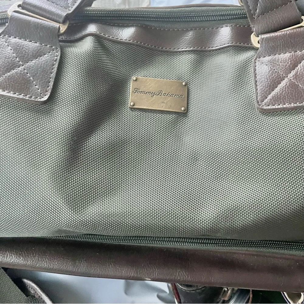 Tommy Bahama Surge Bottom Duffel Bag Traveler Green Nylon Brown Leather Mens Bag